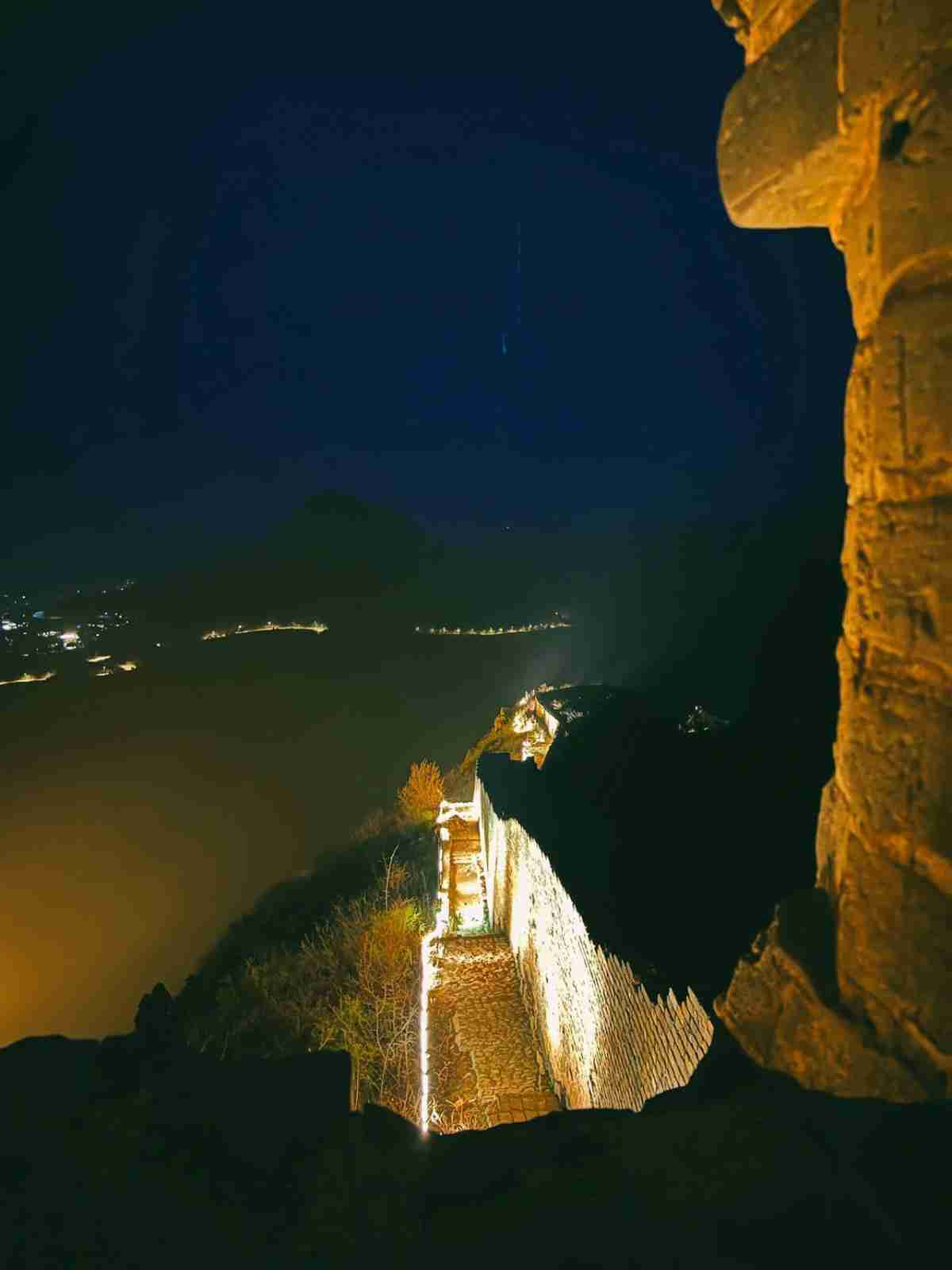 Night view of Simatai Great Wall