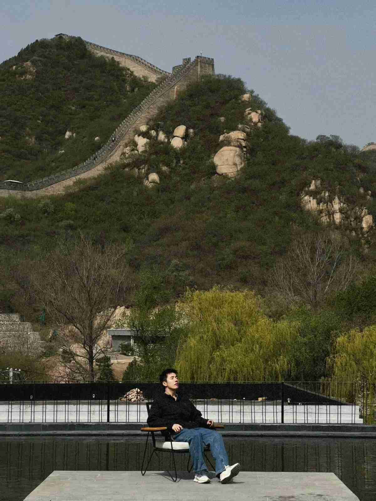 Stay at the foot of the Great Wall