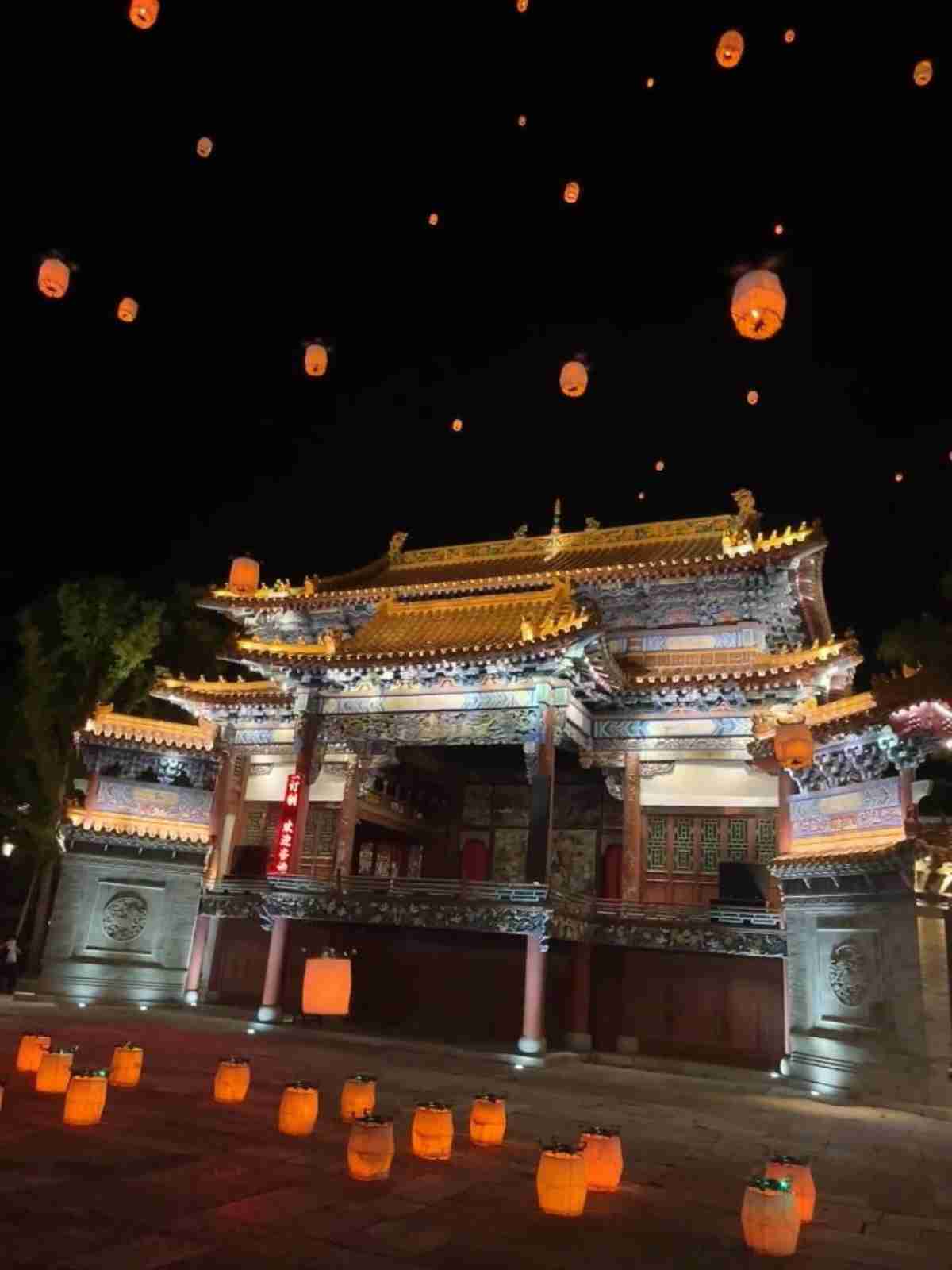 The Kongming lantern performance in Gubei Water town